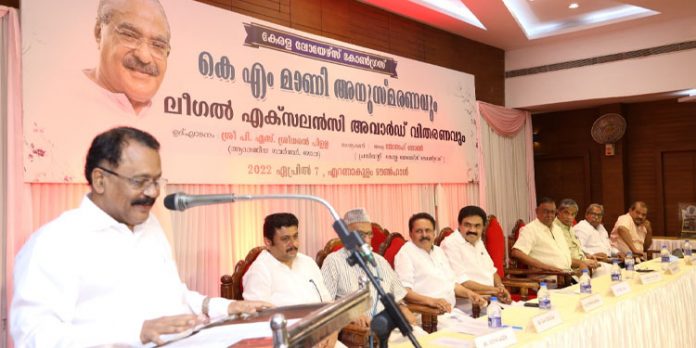 കെ.എം മാണി പാർലമെന്ററി ജനാധിപത്യത്തിന്റെ മർമ്മം അറിഞ്ഞ രാഷ്ട്രീയ നേതാവ് : പി.എസ് ശ്രീധരൻ പിള്ള കെ.എം മാണി പാർലമെന്ററി ജനാധിപത്യത്തിന്റെ മർമ്മം അറിഞ്ഞ രാഷ്ട്രീയ നേതാവ് : പി.എസ് ശ്രീധരൻ പിള്ള