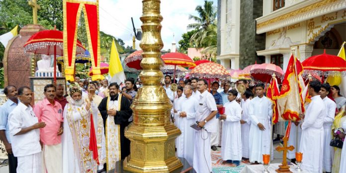 ചന്ദനപ്പള്ളി സെന്റ്ജോർജ് തീർത്ഥാടന കത്തോലിക്കപ്പള്ളിയിലെ തിരുനാളിന് കൊടിയേറി ചന്ദനപ്പള്ളി സെന്റ്ജോർജ് തീർത്ഥാടന കത്തോലിക്കപ്പള്ളിയിലെ തിരുനാളിന് കൊടിയേറി