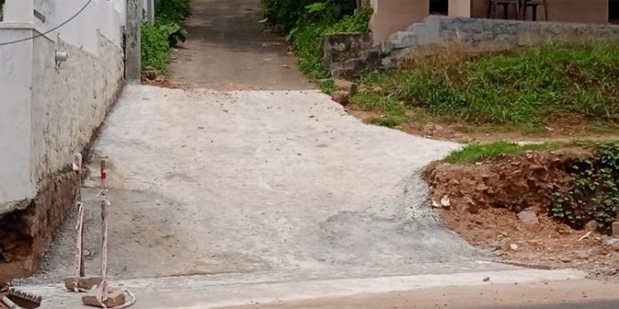 പുനലൂര്-മൂവാറ്റുപുഴ സംസ്ഥാന പാത നിർമ്മാണം ; പൊളിച്ച റോഡ് കോൺക്രീറ്റ് ചെയ്ത് സഞ്ചാരയോഗ്യമാക്കി പുനലൂര്-മൂവാറ്റുപുഴ സംസ്ഥാന പാത നിർമ്മാണം ; പൊളിച്ച റോഡ് കോൺക്രീറ്റ് ചെയ്ത് സഞ്ചാരയോഗ്യമാക്കി