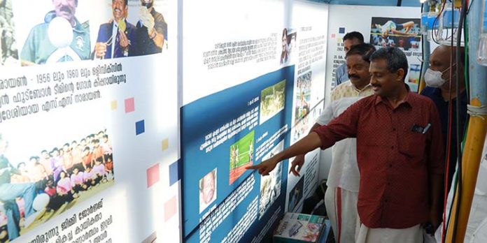സ്പോര്ട്സിന്റെ കഥ പറയുന്ന ചിത്രങ്ങളുമായി ഫോട്ടോ വണ്ടി ജില്ലയില് പര്യടനം നടത്തി സ്പോര്ട്സിന്റെ കഥ പറയുന്ന ചിത്രങ്ങളുമായി ഫോട്ടോ വണ്ടി ജില്ലയില് പര്യടനം നടത്തി