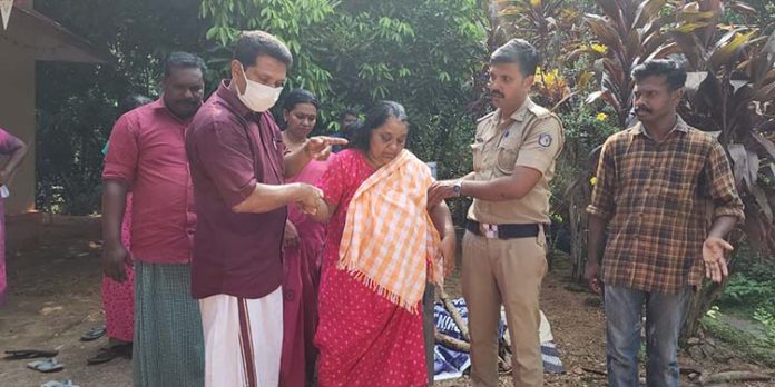 പോലീസിന്റെ സഹായത്തോടെ ലില്ലിക്കുട്ടി കരുണാലയത്തിലേക്ക് പോലീസിന്റെ സഹായത്തോടെ ലില്ലിക്കുട്ടി കരുണാലയത്തിലേക്ക്