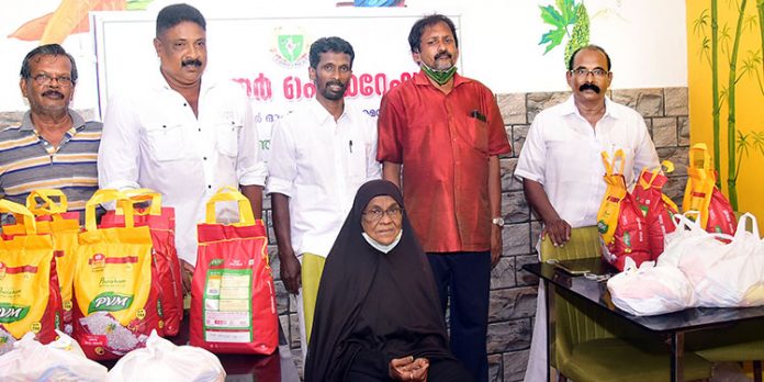 റാവുത്തർ ഫെഡറേഷൻ കിറ്റ് വിതരണം നടത്തി റാവുത്തർ ഫെഡറേഷൻ കിറ്റ് വിതരണം നടത്തി