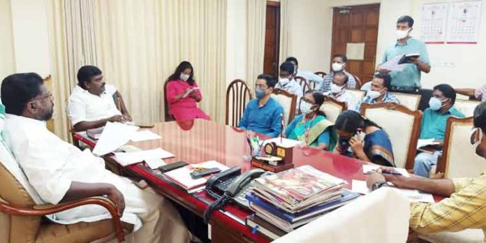 അടൂരിലെ റോഡ് വികസന പദ്ധതികളുടെ പുരോഗതി വിലയിരുത്തി അടൂരിലെ റോഡ് വികസന പദ്ധതികളുടെ പുരോഗതി വിലയിരുത്തി