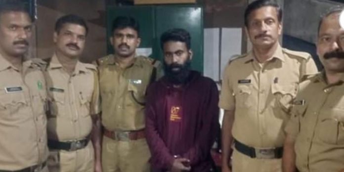മുത്തങ്ങയില് മയക്കുമരുന്ന് പിടിച്ചു ; സര്ക്കാര് ബസുകളില് പരിശോധന കടുപ്പിച്ച് എക്സൈസ് വകുപ്പ് മുത്തങ്ങയില് മയക്കുമരുന്ന് പിടിച്ചു ; സര്ക്കാര് ബസുകളില് പരിശോധന കടുപ്പിച്ച് എക്സൈസ് വകുപ്പ്