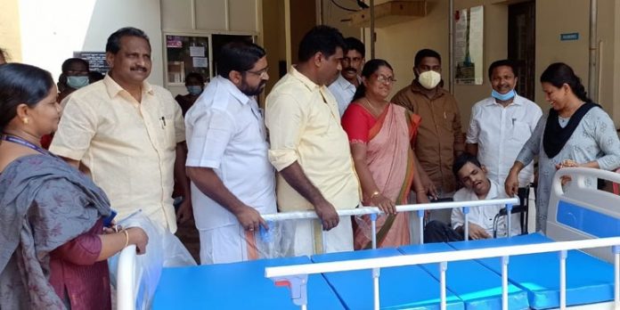 പാലിയേറ്റീവ് രോഗികള്ക്ക് ഫൌളര് ബെഡ് വിതരണം ചെയ്തു പാലിയേറ്റീവ് രോഗികള്ക്ക് ഫൌളര് ബെഡ് വിതരണം ചെയ്തു