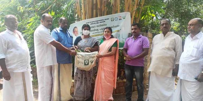 റാന്നി ഗ്രാമപഞ്ചായത്ത് ഔഷധ ഫലവൃക്ഷ സസ്യങ്ങള് വിതരണം ചെയ്തു റാന്നി ഗ്രാമപഞ്ചായത്ത് ഔഷധ ഫലവൃക്ഷ സസ്യങ്ങള് വിതരണം ചെയ്തു