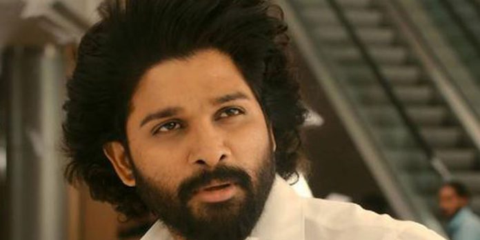ട്രാഫിക് നിയമം ലംഘിച്ചു ; നടൻ അല്ലു അർജുന് പിഴ ചുമത്തി പോലീസ് ട്രാഫിക് നിയമം ലംഘിച്ചു ; നടൻ അല്ലു അർജുന് പിഴ ചുമത്തി പോലീസ്