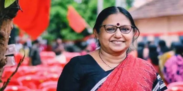ഐഎഎസിനും മേലേ ടി.എൻ സീമക്ക് പ്രിൻസിപ്പൽ സെക്രട്ടറി പദവി ; 18 ലക്ഷം രൂപ ശമ്പള കുടിശികയായും ലഭിക്കും ഐഎഎസിനും മേലേ ടി.എൻ സീമക്ക് പ്രിൻസിപ്പൽ സെക്രട്ടറി പദവി ; 18 ലക്ഷം രൂപ ശമ്പള കുടിശികയായും ലഭിക്കും