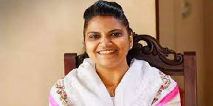 താനൊരു എളിയ പ്രവർത്തക – പാർട്ടി ഏൽപ്പിച്ച ജോലി ചെയ്യും ; ഷാനിമോൾക്ക് മറുപടിയുമായി ജെബി മേത്തർ താനൊരു എളിയ പ്രവർത്തക – പാർട്ടി ഏൽപ്പിച്ച ജോലി ചെയ്യും ; ഷാനിമോൾക്ക് മറുപടിയുമായി ജെബി മേത്തർ