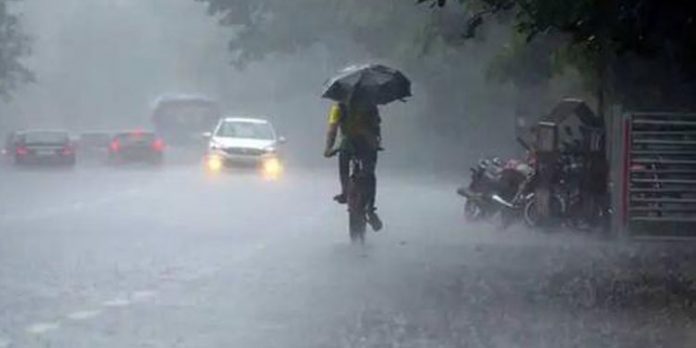 സംസ്ഥാനത്ത് അടുത്ത 5 ദിവസം ഇടി മിന്നലൊടു കൂടിയ മഴ തുടരാൻ സാധ്യത സംസ്ഥാനത്ത് അടുത്ത 5 ദിവസം ഇടി മിന്നലൊടു കൂടിയ മഴ തുടരാൻ സാധ്യത
