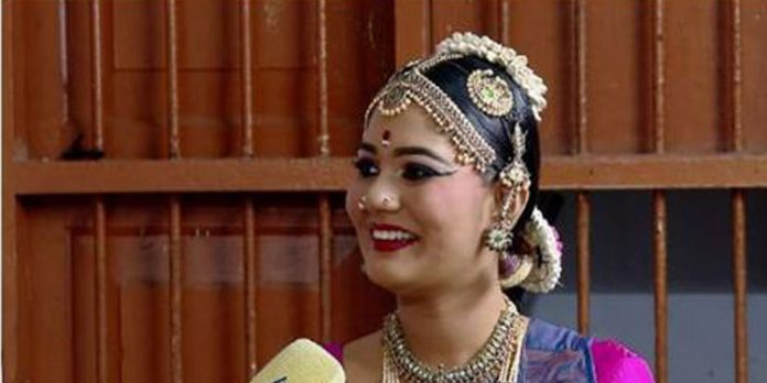 വിലക്കിന് പിന്നാലെ സോഷ്യൽ മീഡിയയിൽ ഭീഷണി തുടരുന്നതായി നർത്തകി മന്സിയ വിലക്കിന് പിന്നാലെ സോഷ്യൽ മീഡിയയിൽ ഭീഷണി തുടരുന്നതായി നർത്തകി മന്സിയ