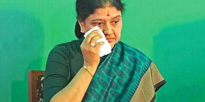 നൂറു ചോദ്യങ്ങളുമായി അന്വേഷണസംഘം – സഹകരിച്ച് ശശികല ; ചോദ്യം ചെയ്യൽ രണ്ടാം ദിവസവും തുടരുന്നു നൂറു ചോദ്യങ്ങളുമായി അന്വേഷണസംഘം – സഹകരിച്ച് ശശികല ; ചോദ്യം ചെയ്യൽ രണ്ടാം ദിവസവും തുടരുന്നു