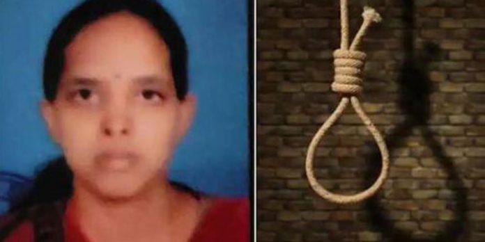 ആര്ടിഒ ഓഫീസ് ജീവനക്കാരിയുടെ ആത്മഹത്യ ; പിന്നില് ദുരൂഹതയെന്ന് കുടുംബം ആര്ടിഒ ഓഫീസ് ജീവനക്കാരിയുടെ ആത്മഹത്യ ; പിന്നില് ദുരൂഹതയെന്ന് കുടുംബം