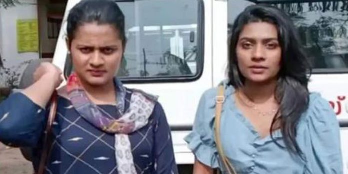 മർദ്ദനമേറ്റ സഹോദരിമാർക്കെതിരെ സൈബർ ആക്രണം ; ലീഗ് നേതാവിനെതിരെ പരാതി നൽകി പെൺകുട്ടികൾ മർദ്ദനമേറ്റ സഹോദരിമാർക്കെതിരെ സൈബർ ആക്രണം ; ലീഗ് നേതാവിനെതിരെ പരാതി നൽകി പെൺകുട്ടികൾ