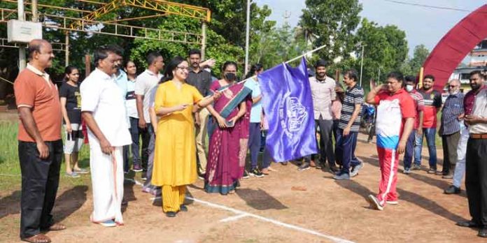 റവന്യു കലോത്സവത്തിന് പത്തനംതിട്ടയില് തുടക്കമായി ; ജില്ലാ കളക്ടര് ഉദ്ഘാടനം ചെയ്തു റവന്യു കലോത്സവത്തിന് പത്തനംതിട്ടയില് തുടക്കമായി ; ജില്ലാ കളക്ടര് ഉദ്ഘാടനം ചെയ്തു