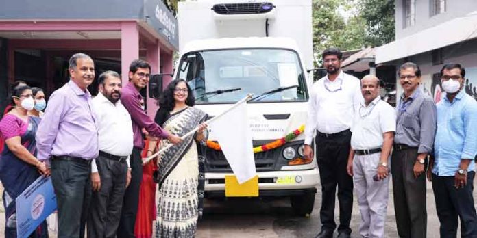 ജില്ലയിലെ ആരോഗ്യ മേഖലയ്ക്ക് സമ്പൂര്ണ കൈത്താങ്ങാവുന്ന ഇന്സുലേറ്റഡ് വാക്സിന് വാന് ഫ്ളാഗ് ഓഫ് ചെയ്തു ജില്ലയിലെ ആരോഗ്യ മേഖലയ്ക്ക് സമ്പൂര്ണ കൈത്താങ്ങാവുന്ന ഇന്സുലേറ്റഡ് വാക്സിന് വാന് ഫ്ളാഗ് ഓഫ് ചെയ്തു