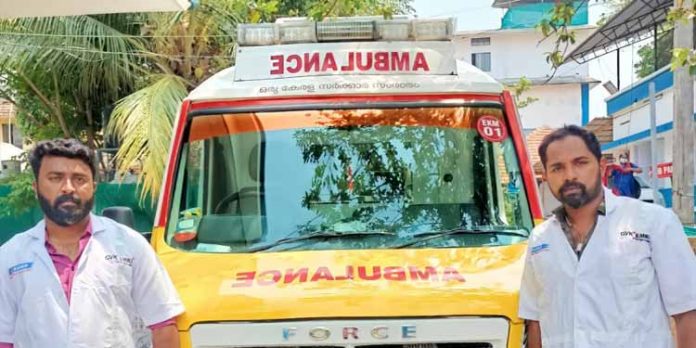 വീട്ടിൽ പ്രസവിച്ച ആസാം സ്വദേശിനിക്കും കുഞ്ഞിനും രക്ഷകരായി കനിവ് 108 ആംബുലൻസ് ജീവനക്കാർ വീട്ടിൽ പ്രസവിച്ച ആസാം സ്വദേശിനിക്കും കുഞ്ഞിനും രക്ഷകരായി കനിവ് 108 ആംബുലൻസ് ജീവനക്കാർ