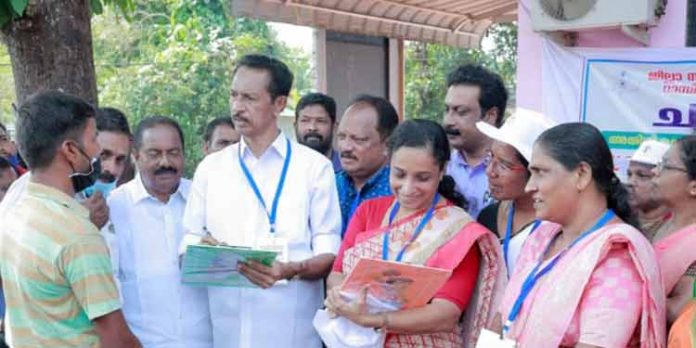 ചങ്ങാതി സര്വേയ്ക്ക് തുടക്കമായി ; മലയാളം പഠിക്കാന് അതിഥി തൊഴിലാളികള് ചങ്ങാതി സര്വേയ്ക്ക് തുടക്കമായി ; മലയാളം പഠിക്കാന് അതിഥി തൊഴിലാളികള്