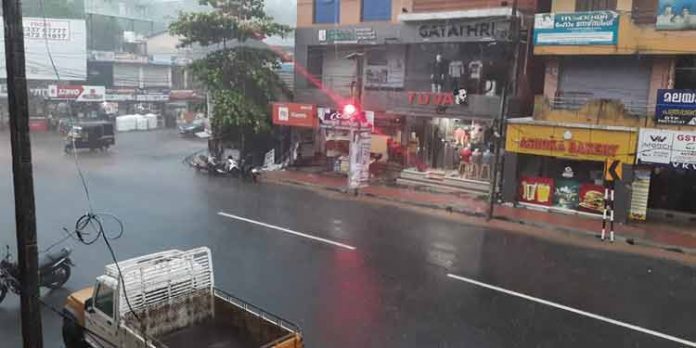പത്തനംതിട്ടയില് അതിശക്തമായ വേനല്മഴ പത്തനംതിട്ടയില് അതിശക്തമായ വേനല്മഴ