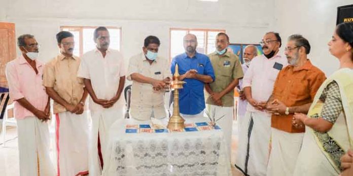 പഴവങ്ങാടി ഭഗവതികുന്ന് ദേവീക്ഷേത്ര ഉപദേശക സമിതി യാത്രയയപ്പും ആദരിക്കലും നടത്തി പഴവങ്ങാടി ഭഗവതികുന്ന് ദേവീക്ഷേത്ര ഉപദേശക സമിതി യാത്രയയപ്പും ആദരിക്കലും നടത്തി