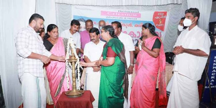 കരികുളം ഗവ.എൽ.പി സ്കൂളിന്റെ 83-ാമത് വാർഷികം ; കൈയെഴുത്ത് മാസിക പ്രകാശനം ചെയ്തു കരികുളം ഗവ.എൽ.പി സ്കൂളിന്റെ 83-ാമത് വാർഷികം ; കൈയെഴുത്ത് മാസിക പ്രകാശനം ചെയ്തു