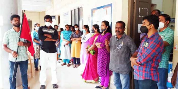അധ്യാപക സർവീസ് സംഘടന കരിദിനാചരണം നടത്തി അധ്യാപക സർവീസ് സംഘടന കരിദിനാചരണം നടത്തി