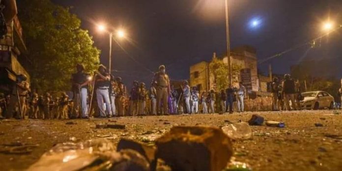 ഹനുമാന് ജയന്തി ഘോഷയാത്രക്കിടെയുണ്ടായ സംഘര്ഷം ; അറസ്റ്റിലായവരുടെ എണ്ണം 14ആയി ഹനുമാന് ജയന്തി ഘോഷയാത്രക്കിടെയുണ്ടായ സംഘര്ഷം ; അറസ്റ്റിലായവരുടെ എണ്ണം 14ആയി