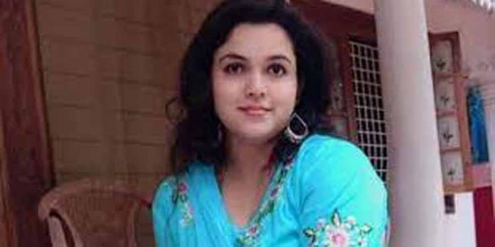 അപവാദം പ്രചരിപ്പിക്കുന്നു രേഷ്മ നിയമനടപടിക്ക് ; പോലീസിന്റെത് കെട്ടിച്ചമച്ച കഥകകള് അപവാദം പ്രചരിപ്പിക്കുന്നു രേഷ്മ നിയമനടപടിക്ക് ; പോലീസിന്റെത് കെട്ടിച്ചമച്ച കഥകകള്