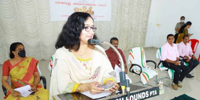 കലയോട് കൂടുതല് അടുക്കുമ്പോള് കൂടുതല് ഊര്ജസ്വലരാകാന് കഴിയും : ജില്ലാ കളക്ടര് കലയോട് കൂടുതല് അടുക്കുമ്പോള് കൂടുതല് ഊര്ജസ്വലരാകാന് കഴിയും : ജില്ലാ കളക്ടര്