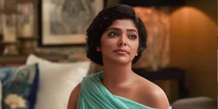 ‘ഊള ബാബുവിനെ പോലെ ആകരുത്’ നടിക്ക് പിന്തുണയുമായി റിമ കല്ലിങ്കൽ ‘ഊള ബാബുവിനെ പോലെ ആകരുത്’ നടിക്ക് പിന്തുണയുമായി റിമ കല്ലിങ്കൽ
