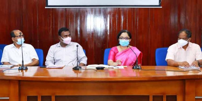 പ്രളയാനന്തര ഫലമായി അടിഞ്ഞു കൂടിയ വസ്തുക്കള് നീക്കം ചെയ്യണം : ജില്ലാ കളക്ടര് പ്രളയാനന്തര ഫലമായി അടിഞ്ഞു കൂടിയ വസ്തുക്കള് നീക്കം ചെയ്യണം : ജില്ലാ കളക്ടര്