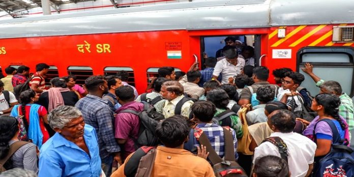 കോവിഡിൽ നിർത്തിയ പാസഞ്ചറുകൾ പുനസ്ഥാപിക്കാതെ റെയിൽവേ ; ദുരിതത്തിൽ യാത്രക്കാർ കോവിഡിൽ നിർത്തിയ പാസഞ്ചറുകൾ പുനസ്ഥാപിക്കാതെ റെയിൽവേ ; ദുരിതത്തിൽ യാത്രക്കാർ