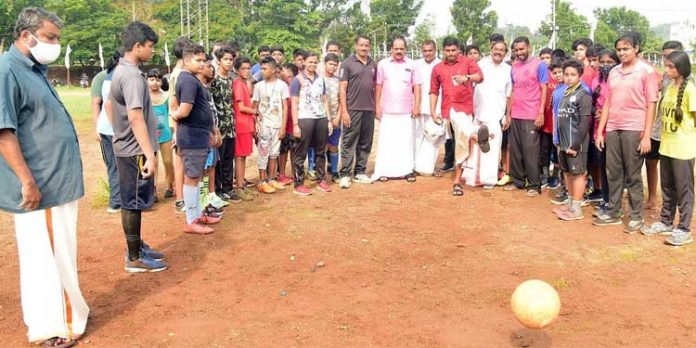 സമ്മർ കോച്ചിഗ് ക്യാമ്പിന് പത്തനംതിട്ട ജില്ലാ സ്റ്റേഡിയത്തിൽ തുടക്കമായി സമ്മർ കോച്ചിഗ് ക്യാമ്പിന് പത്തനംതിട്ട ജില്ലാ സ്റ്റേഡിയത്തിൽ തുടക്കമായി