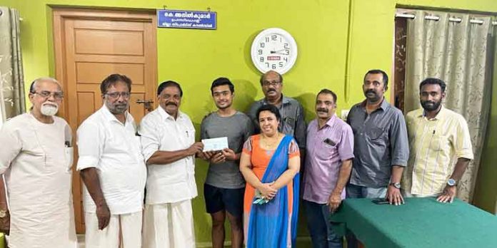 കായികതാരങ്ങള്ക്ക് ക്യാഷ് അവാര്ഡ് വിതരണം ചെയ്തു കായികതാരങ്ങള്ക്ക് ക്യാഷ് അവാര്ഡ് വിതരണം ചെയ്തു