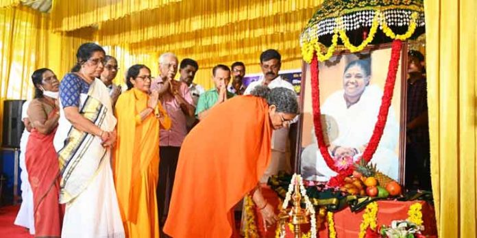 മഠാധിപതി പൂജനീയ സ്വാമിനി ഭവ്യാമൃത പ്രാണയ്ക്ക് സ്വീകരണം നൽകി മഠാധിപതി പൂജനീയ സ്വാമിനി ഭവ്യാമൃത പ്രാണയ്ക്ക് സ്വീകരണം നൽകി
