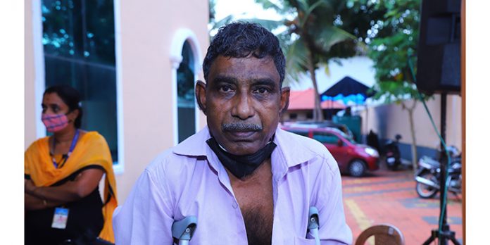 പട്ടയ വിതരണത്തില് സന്തോഷിച്ച് കവിതാ ഭവനും പട്ടയ വിതരണത്തില് സന്തോഷിച്ച് കവിതാ ഭവനും