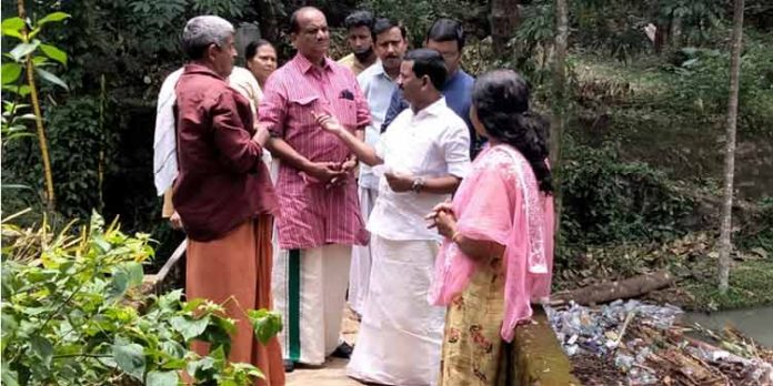 അപകടത്തിലായ പാലം സുരക്ഷിതമാക്കുവാന് പ്രമോദ് നാരായണന് എം.എല്.എയുടെ അടിയന്തിര ഇടപെടല് അപകടത്തിലായ പാലം സുരക്ഷിതമാക്കുവാന് പ്രമോദ് നാരായണന് എം.എല്.എയുടെ അടിയന്തിര ഇടപെടല്