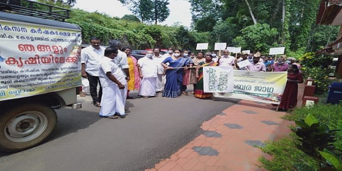 “ഞങ്ങളും കൃഷിയിലേക്ക്” പദ്ധതി ; വിളംബര ഘോഷയാത്ര നടന്നു “ഞങ്ങളും കൃഷിയിലേക്ക്” പദ്ധതി ; വിളംബര ഘോഷയാത്ര നടന്നു