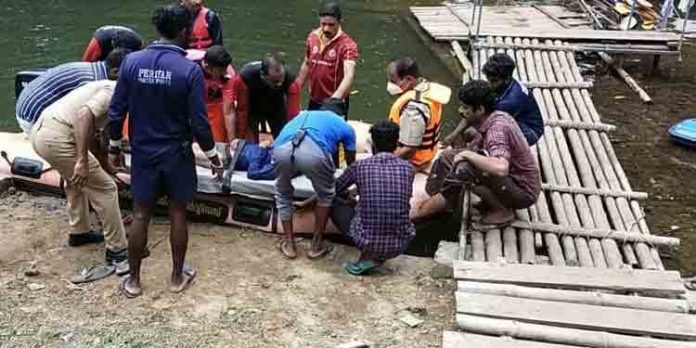 വള്ളം മറിഞ്ഞ് അന്തര് സംസ്ഥാന തൊഴിലാളി മരിച്ചു വള്ളം മറിഞ്ഞ് അന്തര് സംസ്ഥാന തൊഴിലാളി മരിച്ചു
