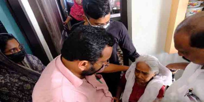 ചെളിയിൽ വീണ് മരിച്ച വിദ്യാർഥികളുടെ വീടുകൾ മന്ത്രി കെ. രാജൻ സന്ദർശിച്ചു ചെളിയിൽ വീണ് മരിച്ച വിദ്യാർഥികളുടെ വീടുകൾ മന്ത്രി കെ. രാജൻ സന്ദർശിച്ചു