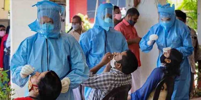 രാജ്യത്ത് കൊവിഡ് കേസുകള് കുത്തനെ ഉയരുന്നു രാജ്യത്ത് കൊവിഡ് കേസുകള് കുത്തനെ ഉയരുന്നു