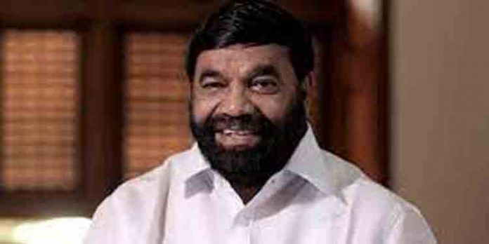 മൂന്ന് പതിറ്റാണ്ട് തരിശ് കിടന്ന ഉദയനാപുരത്തെ ചാലകം പാടശേഖരത്തുനിന്നും കൊയ്തത് നൂറുമേനി മൂന്ന് പതിറ്റാണ്ട് തരിശ് കിടന്ന ഉദയനാപുരത്തെ ചാലകം പാടശേഖരത്തുനിന്നും കൊയ്തത് നൂറുമേനി