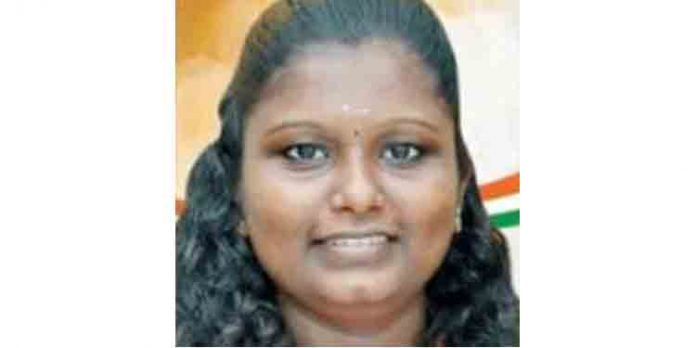 മെഴുകുതിരിയില് നിന്ന് പാവാടയ്ക്ക് തീപിടിച്ച് പൊള്ളലേറ്റ് പ്ലസ്ടു വിദ്യാര്ത്ഥിനിക്ക് ദാരുണാന്ത്യം മെഴുകുതിരിയില് നിന്ന് പാവാടയ്ക്ക് തീപിടിച്ച് പൊള്ളലേറ്റ് പ്ലസ്ടു വിദ്യാര്ത്ഥിനിക്ക് ദാരുണാന്ത്യം