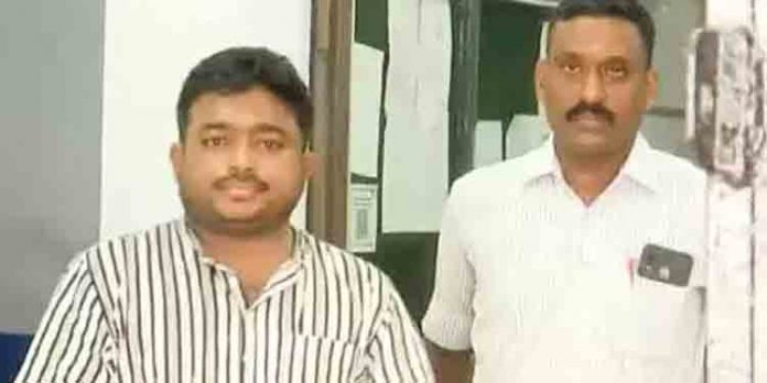 റെയില്വേയില് ഉദ്യോഗസ്ഥനെന്ന് കള്ളം പറഞ്ഞ് വിവാഹ തട്ടിപ്പ് നടത്തിയിരുന്ന യുവാവ് അറസ്റ്റില് റെയില്വേയില് ഉദ്യോഗസ്ഥനെന്ന് കള്ളം പറഞ്ഞ് വിവാഹ തട്ടിപ്പ് നടത്തിയിരുന്ന യുവാവ് അറസ്റ്റില്