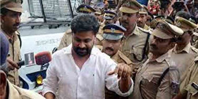നടിയെ ആക്രമിച്ച കേസില് കൂറുമാറിയ സാക്ഷി സാഗര് വിന്സന്റിനെ ക്രൈംബ്രാഞ്ച് ചോദ്യം ചെയ്തു നടിയെ ആക്രമിച്ച കേസില് കൂറുമാറിയ സാക്ഷി സാഗര് വിന്സന്റിനെ ക്രൈംബ്രാഞ്ച് ചോദ്യം ചെയ്തു