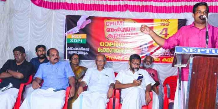 ആർഎസ്എസ് , എസ് ഡി പി ഐ കലാപകാരികളെ ഒറ്റപ്പെടുത്തക : അഡ്വ.കെ യു ജനീഷ് കുമാർ എം എൽ എ ആർഎസ്എസ് , എസ് ഡി പി ഐ കലാപകാരികളെ ഒറ്റപ്പെടുത്തക : അഡ്വ.കെ യു ജനീഷ് കുമാർ എം എൽ എ