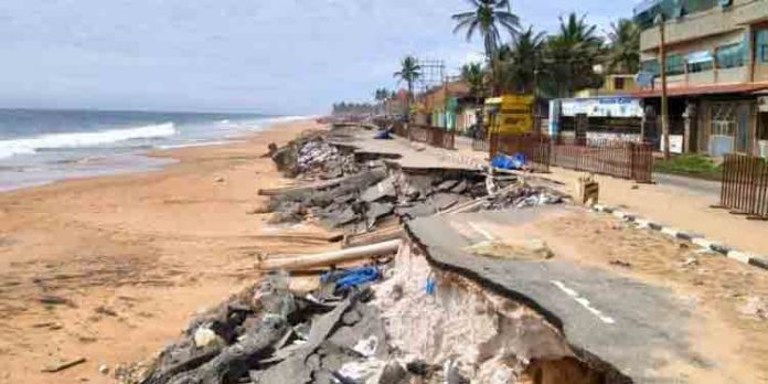 സമുദ്രനിരപ്പ് ഉയരുന്നതുമൂലം 2050 ആകുന്നതോടെ കൊച്ചി, തിരുവനന്തപുരം നഗരങ്ങളിലെ ചില പ്രദേശങ്ങള് വെള്ളത്തിനടിയിലാകും സമുദ്രനിരപ്പ് ഉയരുന്നതുമൂലം 2050 ആകുന്നതോടെ കൊച്ചി, തിരുവനന്തപുരം നഗരങ്ങളിലെ ചില പ്രദേശങ്ങള് വെള്ളത്തിനടിയിലാകും