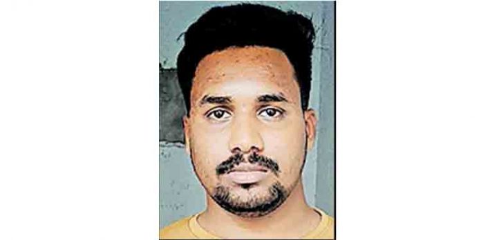 വാഹന പരിശോധനയ്ക്കിടെ അപകടമുണ്ടാക്കി പോലീസ് ഉദ്യോഗസ്ഥനെ പരിക്കേല്പ്പിച്ചെന്ന കേസില് യുവാവ് അറസ്റ്റില് വാഹന പരിശോധനയ്ക്കിടെ അപകടമുണ്ടാക്കി പോലീസ് ഉദ്യോഗസ്ഥനെ പരിക്കേല്പ്പിച്ചെന്ന കേസില് യുവാവ് അറസ്റ്റില്