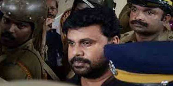 നടിയെ തട്ടിക്കൊണ്ടുപോയി പീഡിപ്പിച്ച കേസില് കുറ്റപത്രം ഉടന് നല്കേണ്ടതില്ലെന്ന് അന്വേഷണ സംഘത്തിന് നിര്ദേശം നടിയെ തട്ടിക്കൊണ്ടുപോയി പീഡിപ്പിച്ച കേസില് കുറ്റപത്രം ഉടന് നല്കേണ്ടതില്ലെന്ന് അന്വേഷണ സംഘത്തിന് നിര്ദേശം