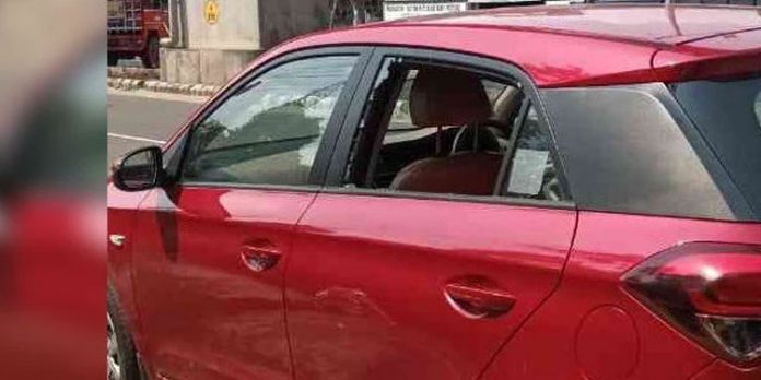 മാധ്യമപ്രവര്ത്തകന്റെ കാറിന്റെ ചില്ല് തകര്ത്ത് മോഷണശ്രമം ; പ്രതിയെ പിടികൂടി മാധ്യമപ്രവര്ത്തകന്റെ കാറിന്റെ ചില്ല് തകര്ത്ത് മോഷണശ്രമം ; പ്രതിയെ പിടികൂടി